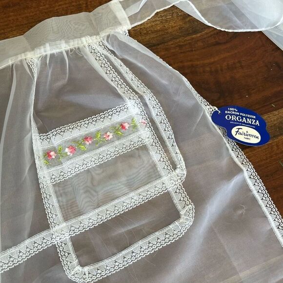 Vintage 1950s/60s Sheer White Lace Apron w/ Floral Embroidery & Pockets NWT - Picture 10 of 11